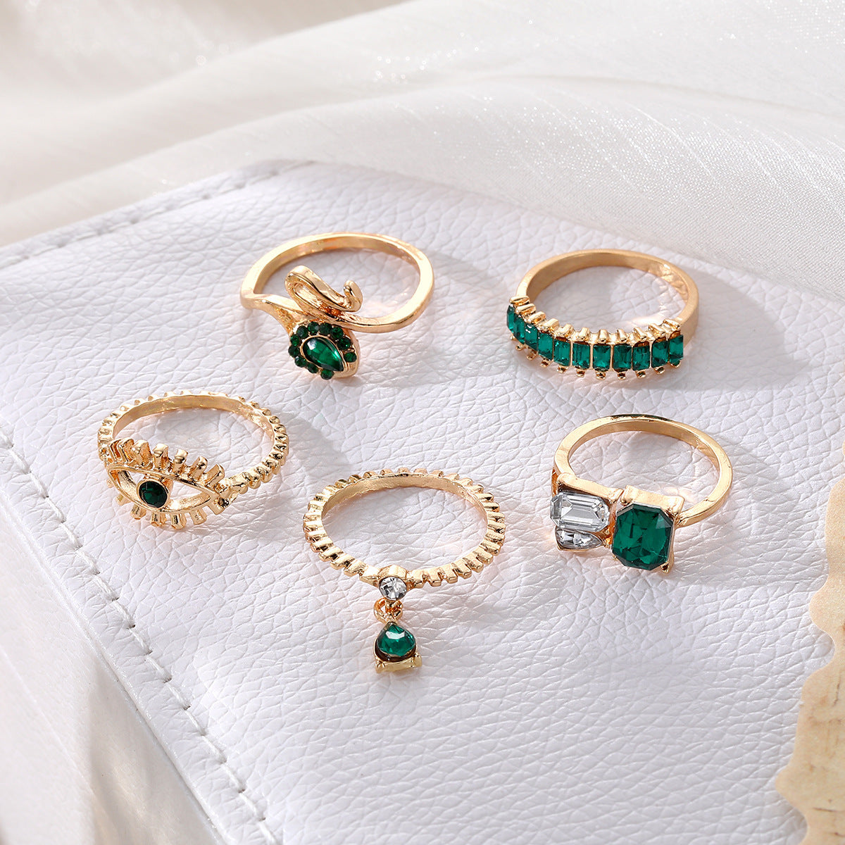 Emerald Diamond-studded Ring Suit Women