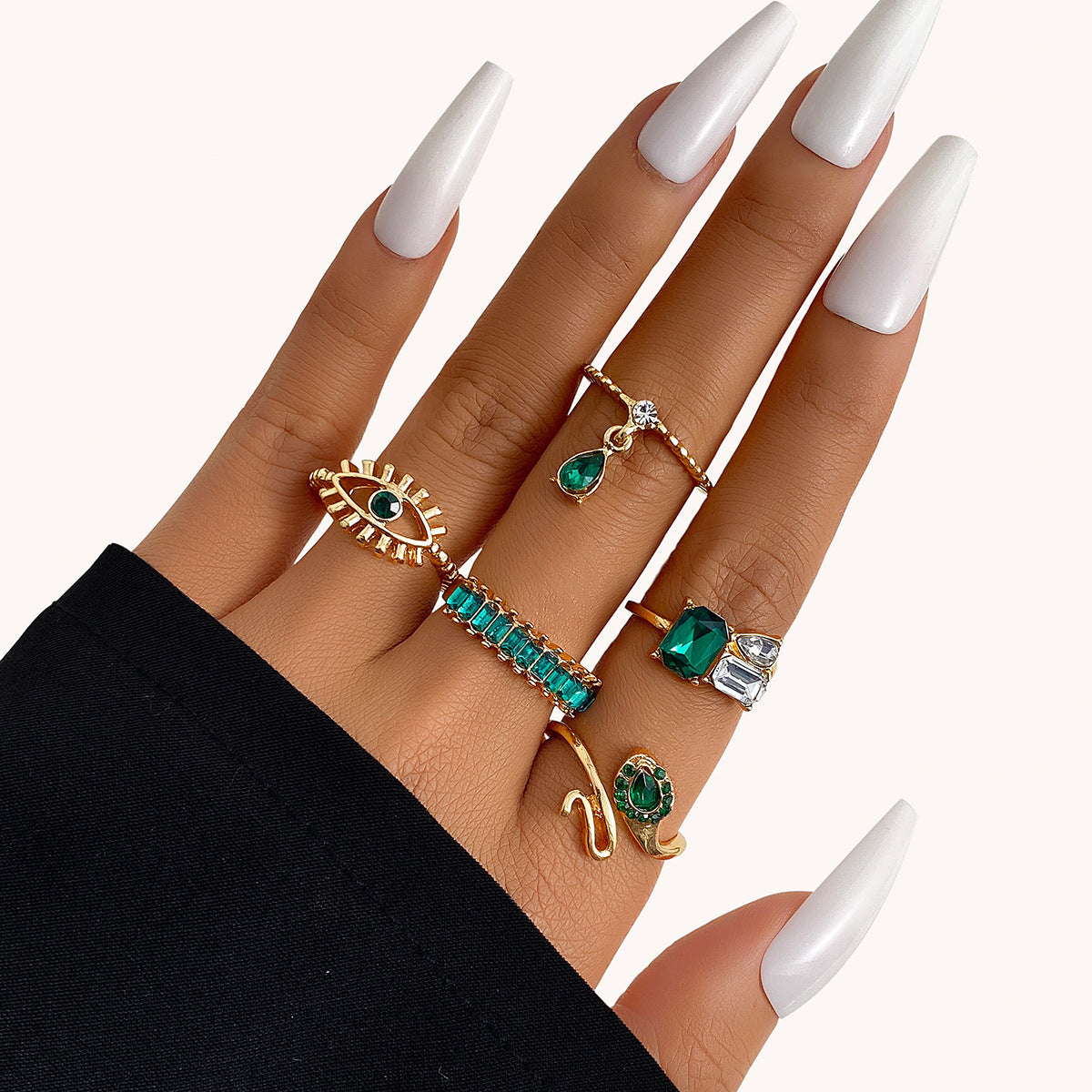 Emerald Diamond-studded Ring Suit Women